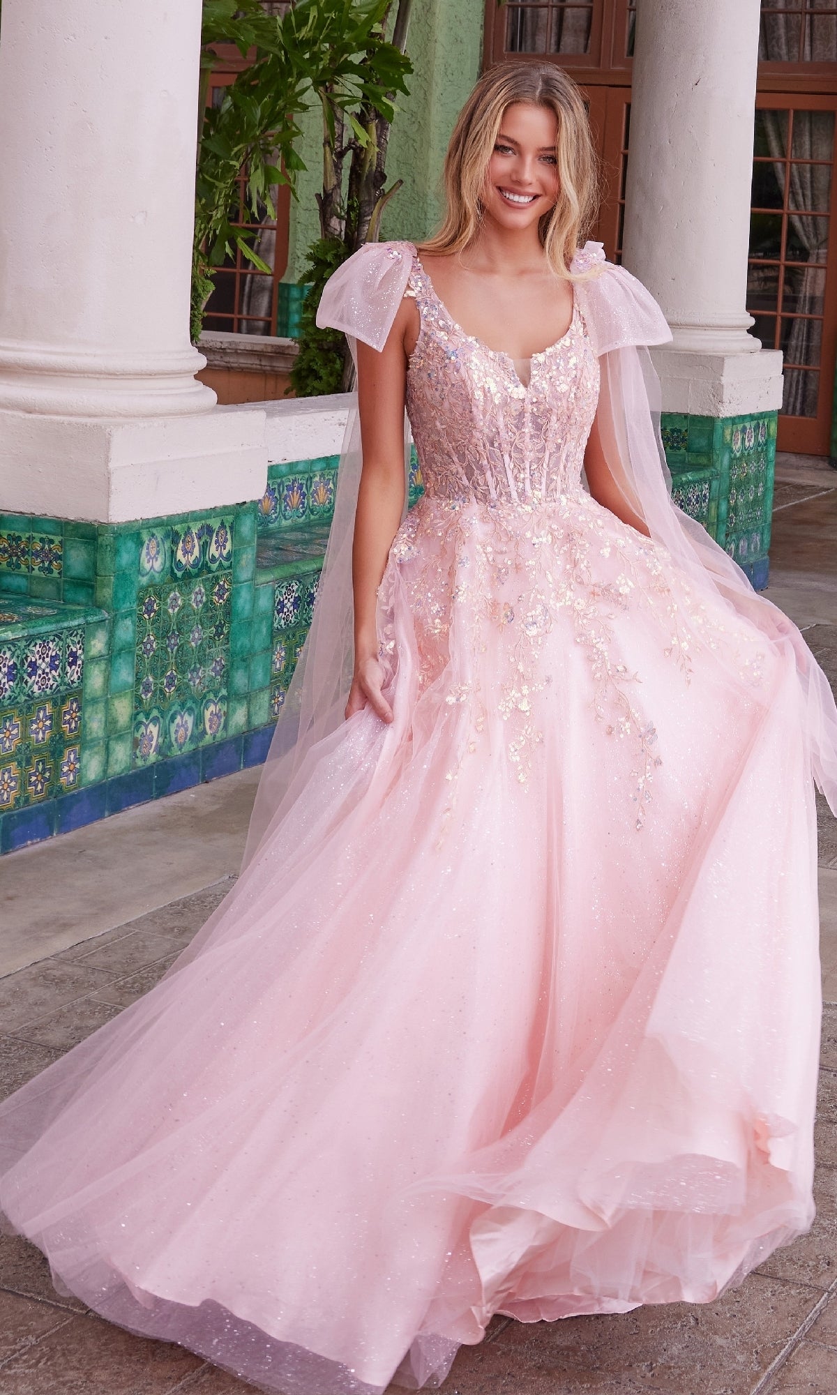 Vestido de fiesta largo Nox Anabel H1680 con lazos en los hombros