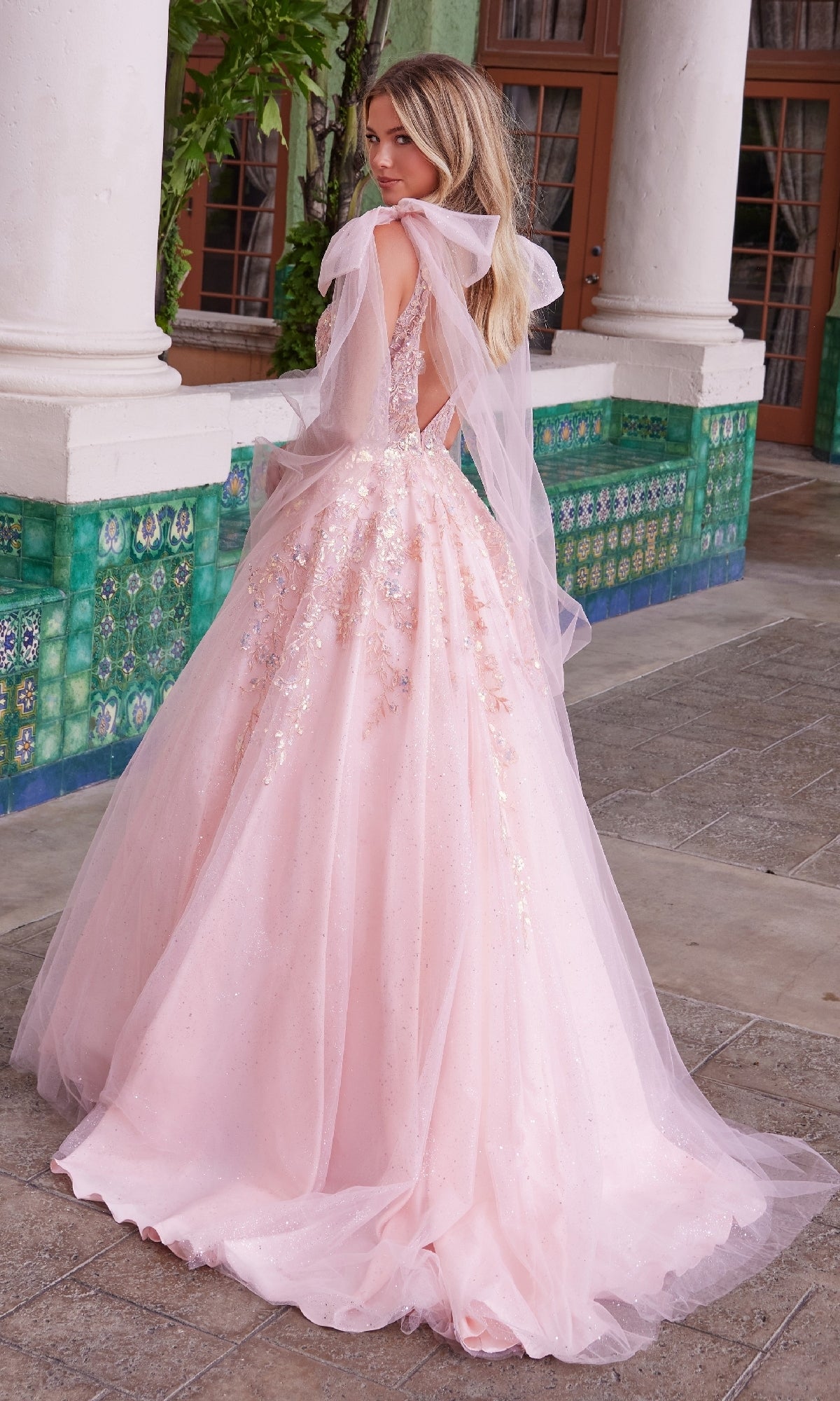 Vestido de fiesta largo Nox Anabel H1680 con lazos en los hombros
