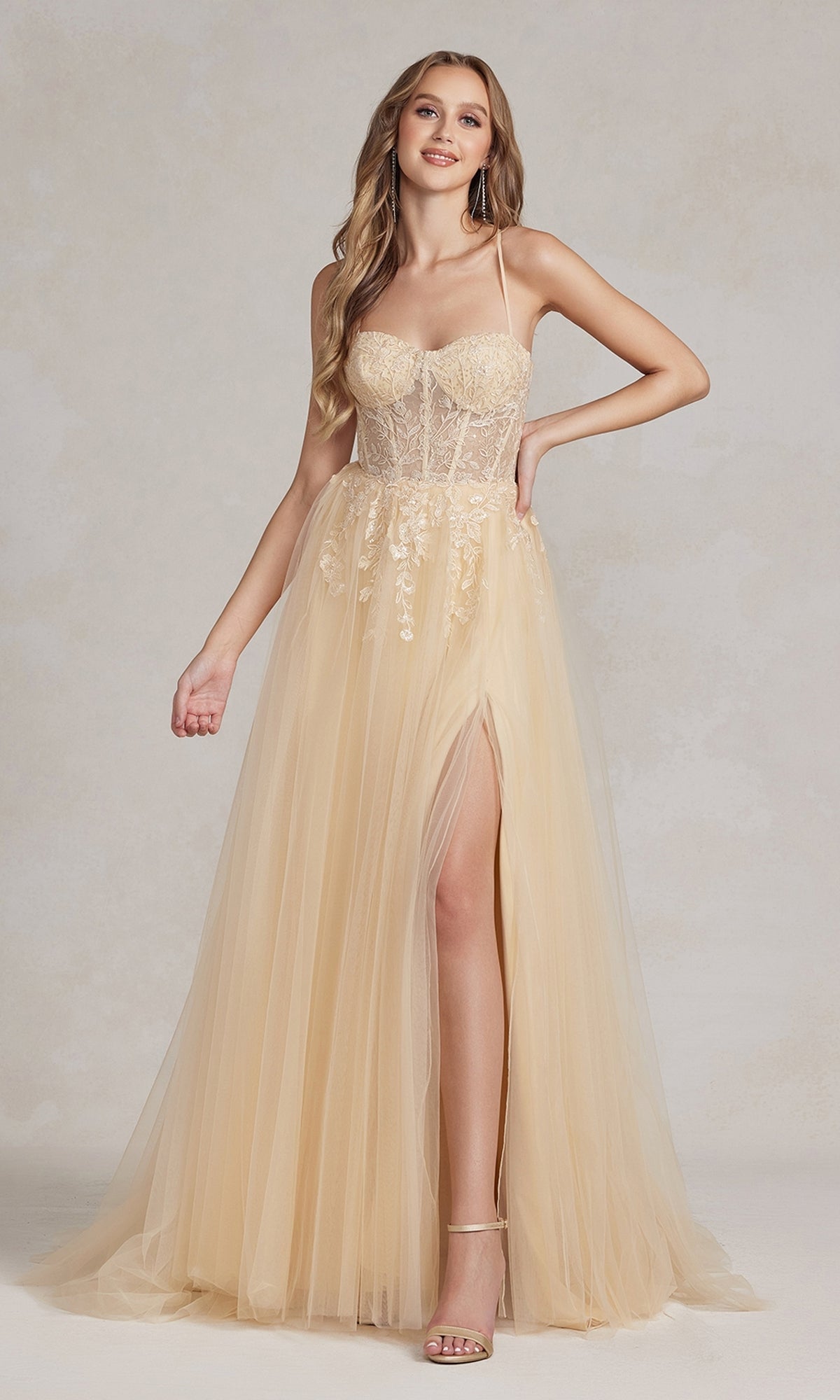 Vestido de fiesta largo en tonos pastel con elegante corpiño tipo corsé