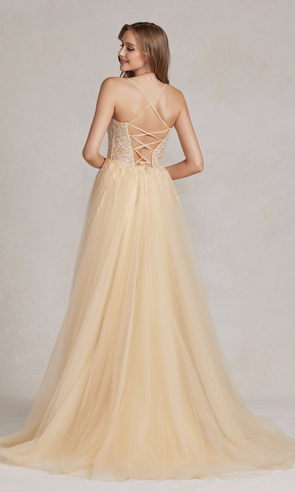Vestido de fiesta largo en tonos pastel con elegante corpiño tipo corsé
