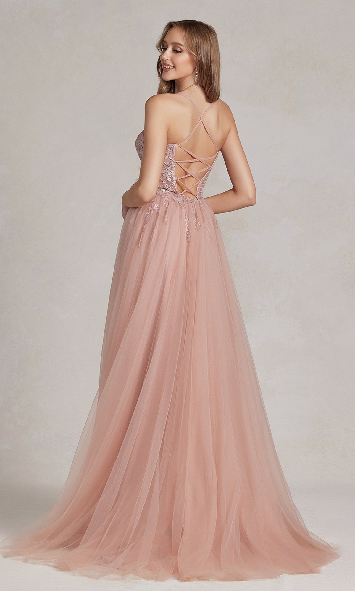 Vestido de fiesta largo en tonos pastel con elegante corpiño tipo corsé