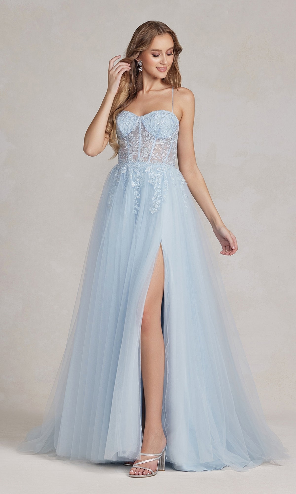 Vestido de fiesta largo en tonos pastel con elegante corpiño tipo corsé