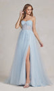 Vestido de fiesta largo en tonos pastel con elegante corpiño tipo corsé