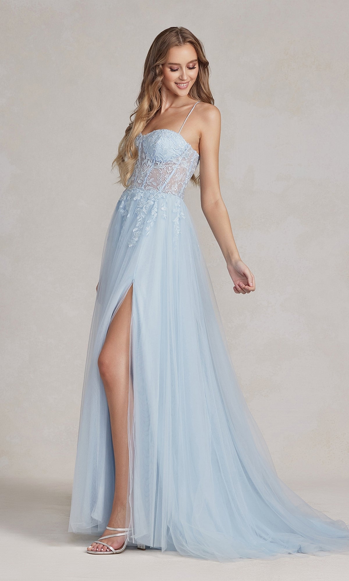 Vestido de fiesta largo en tonos pastel con elegante corpiño tipo corsé