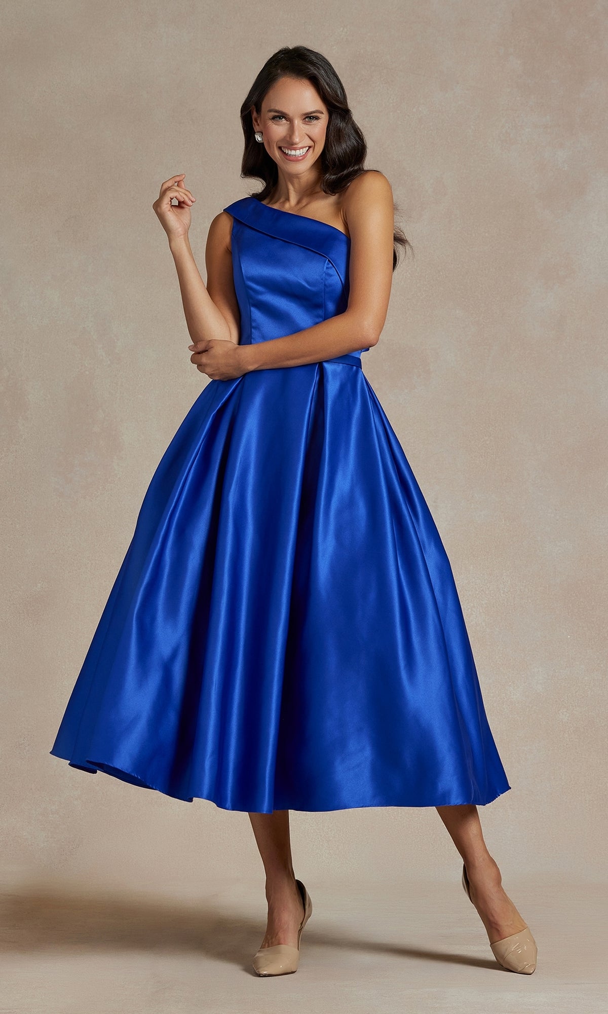 Vestido sencillo de un solo hombro y largo hasta la rodilla JE931