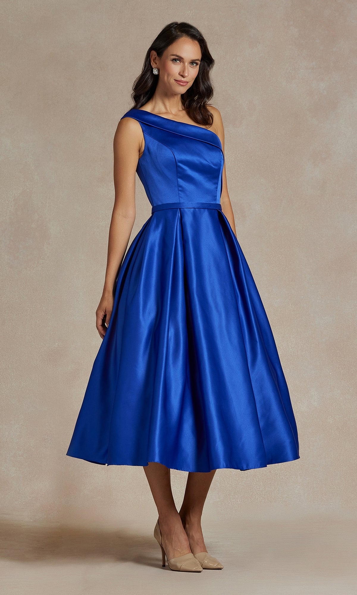 Vestido sencillo de un solo hombro y largo hasta la rodilla JE931