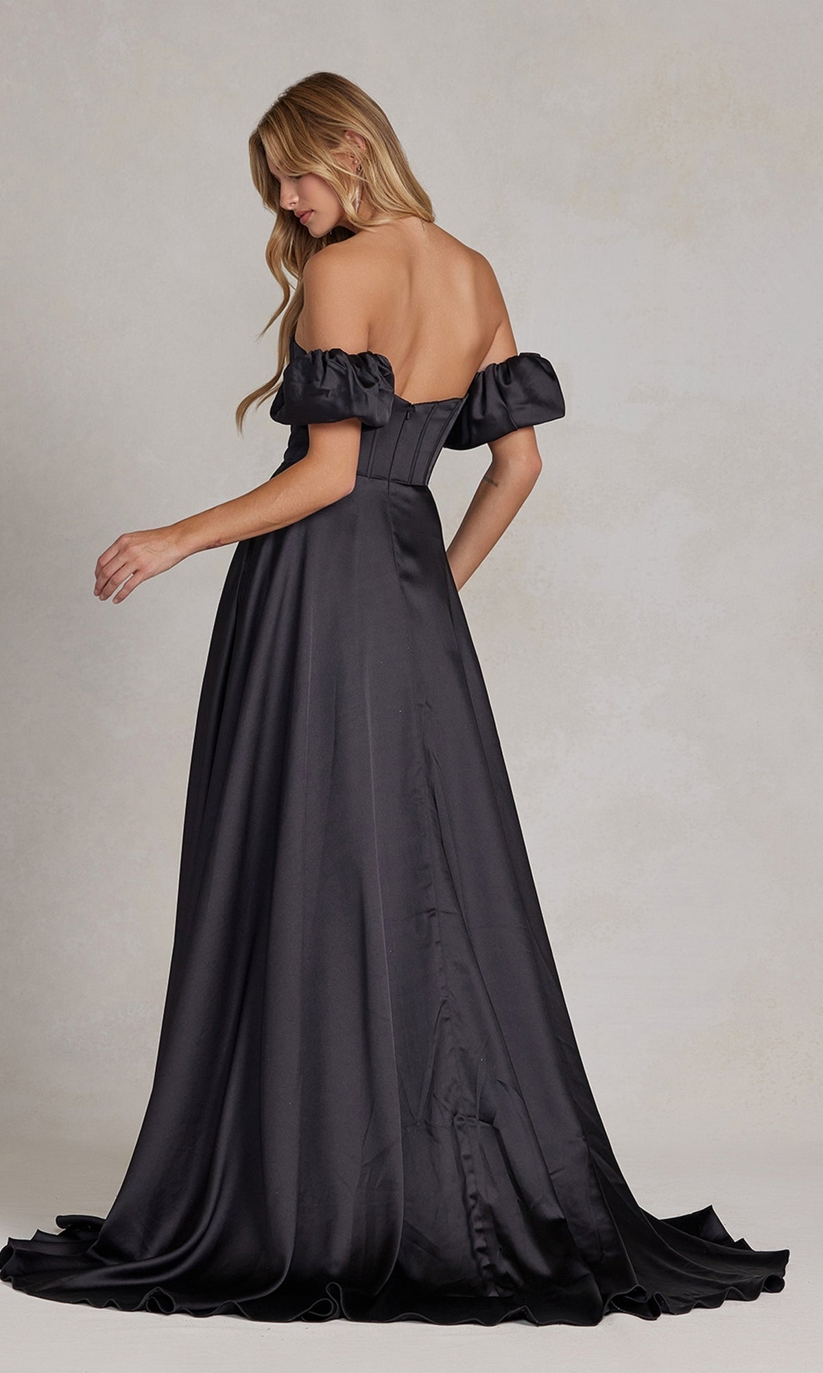 Elegant Strapless Sweetheart Gown Featuring Puff Sleeves –  K1122