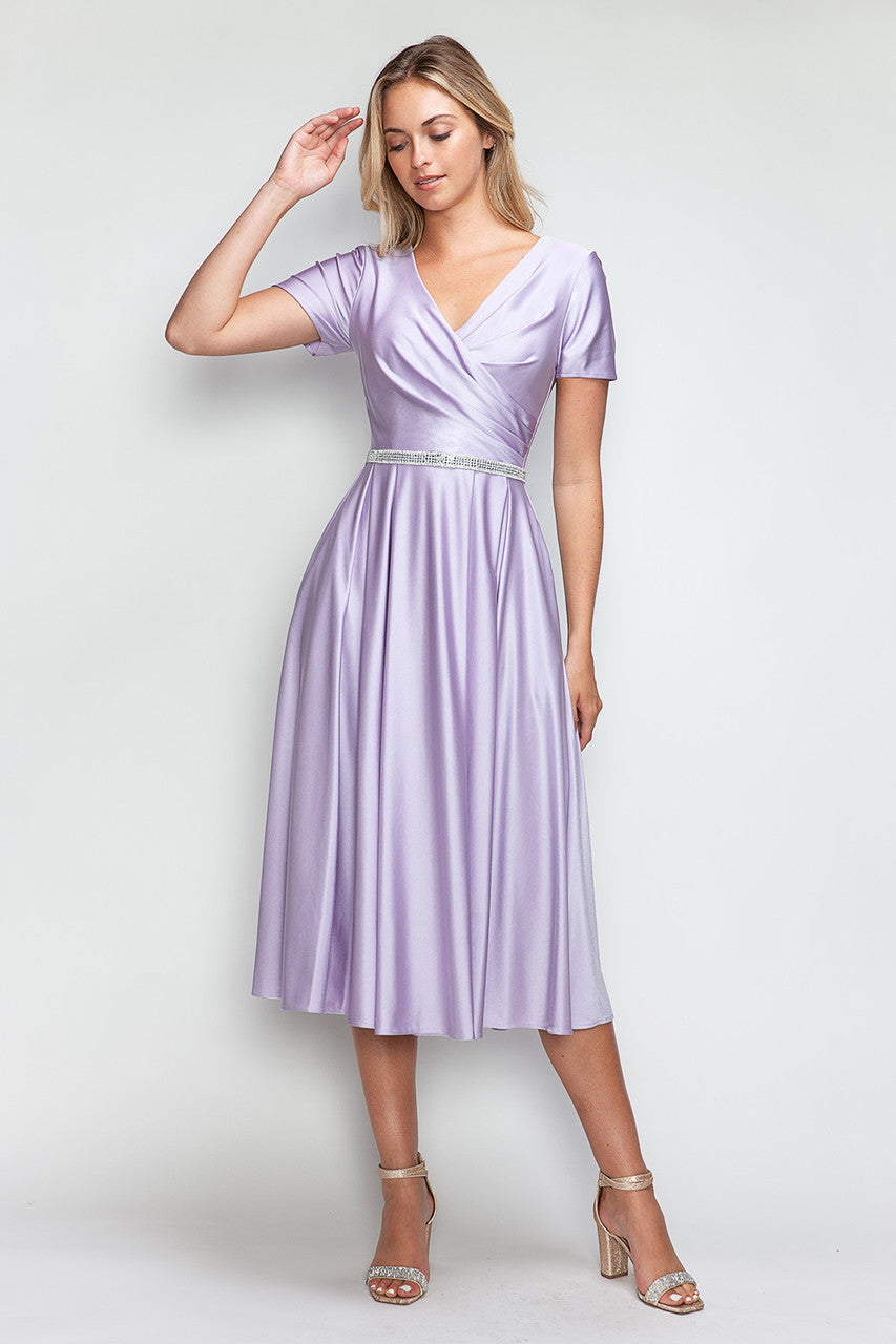 Vestido de cóctel midi Lenovia 5274 con escote en V, manga corta y cintura de diamantes de imitación. Ideal para bodas y eventos formales.