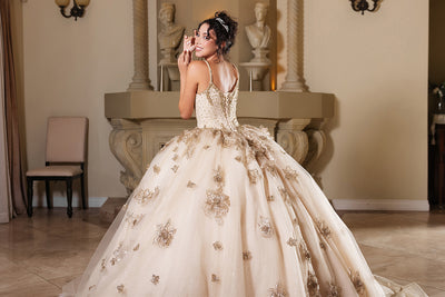 Vestido de quinceañera floral Layla K LK282 con corpiño de corsé con cuentas