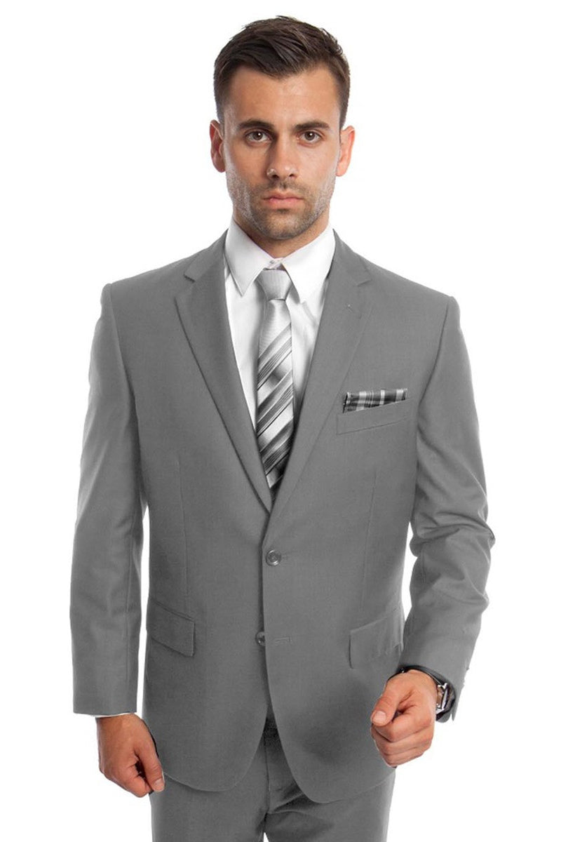 Traje de negocios básico de dos botones y corte moderno para hombre en gris claro