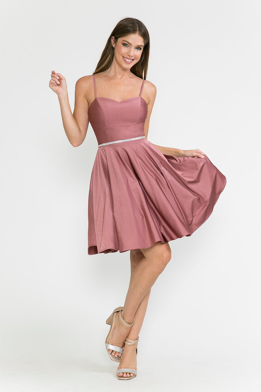 Vestido de graduación con tirantes finos y adornos de Lenovia 5261
