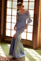 Elegante vestido con abertura y mangas acampanadas con apliques de Nox Anabel MD129