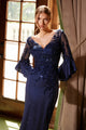 Elegante vestido con abertura y mangas acampanadas con apliques de Nox Anabel MD129