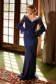 Elegante vestido con abertura y mangas acampanadas con apliques de Nox Anabel MD129