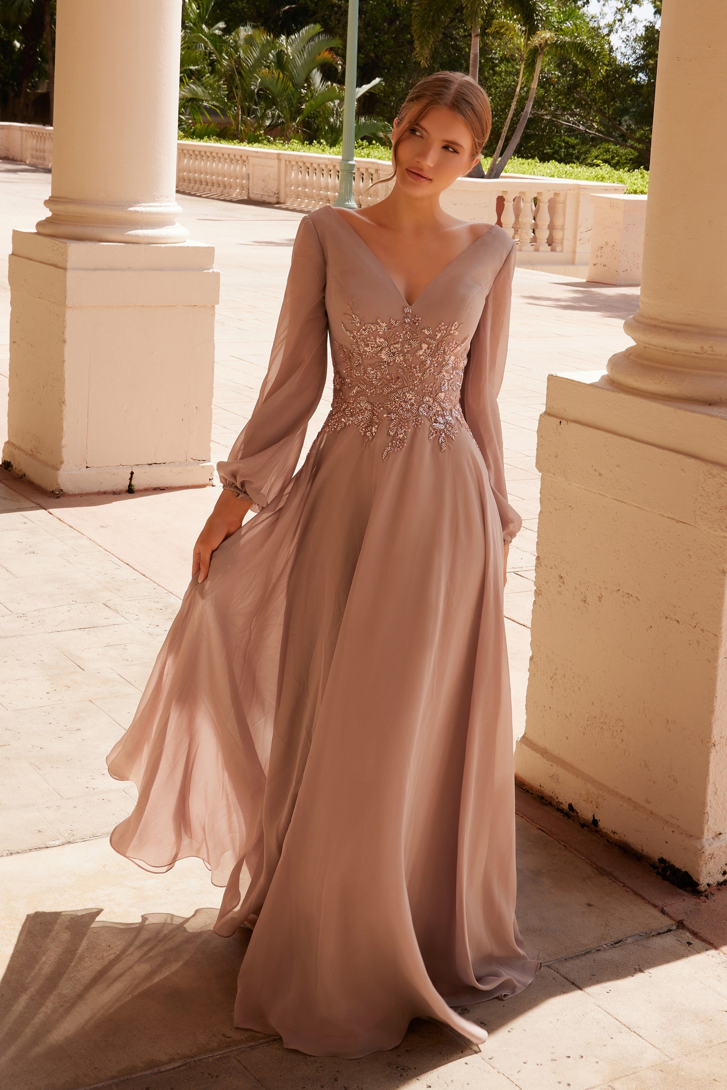 Nox Anabel ME128: Vestido fluido de gasa con mangas largas