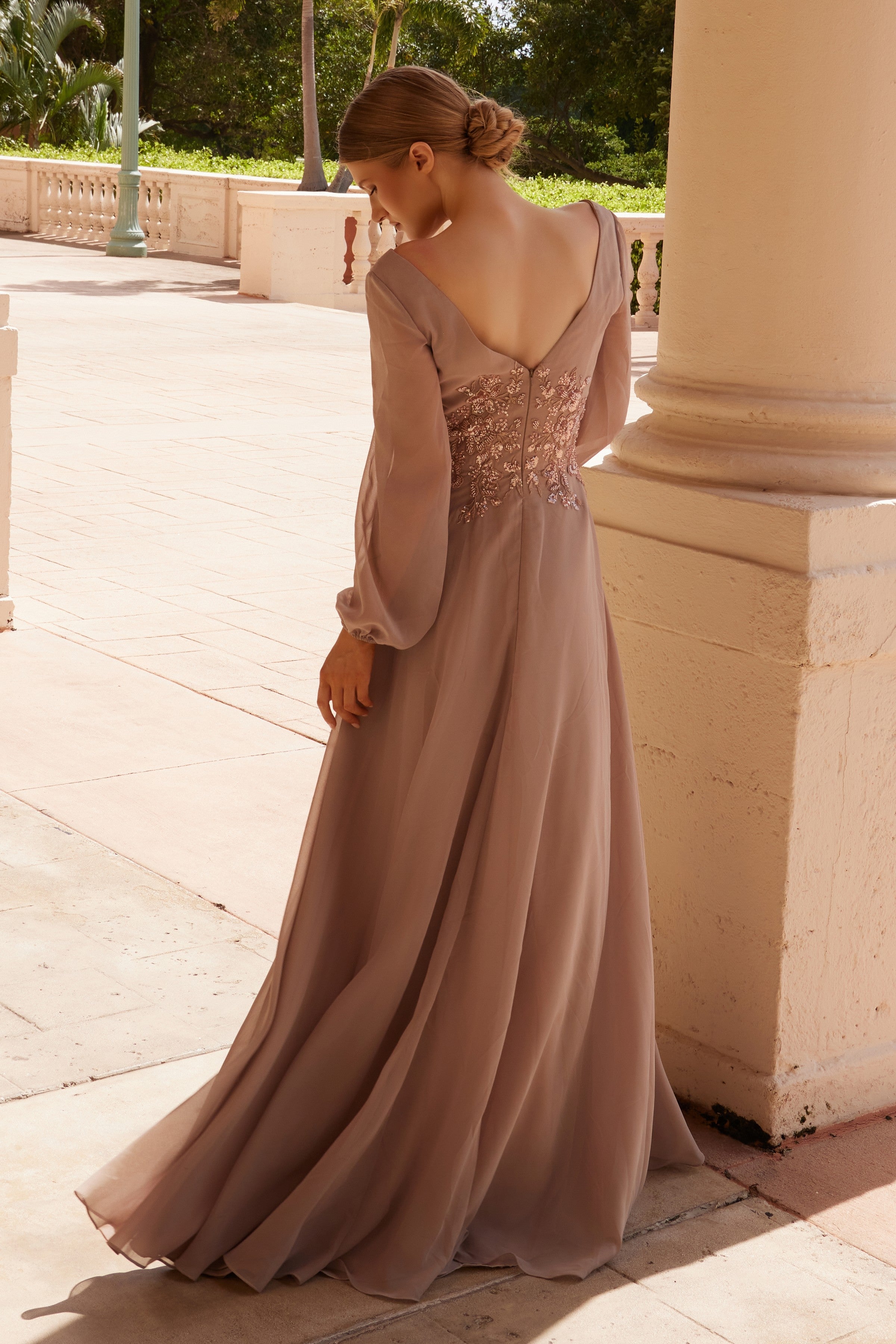 Nox Anabel ME128: Vestido fluido de gasa con mangas largas