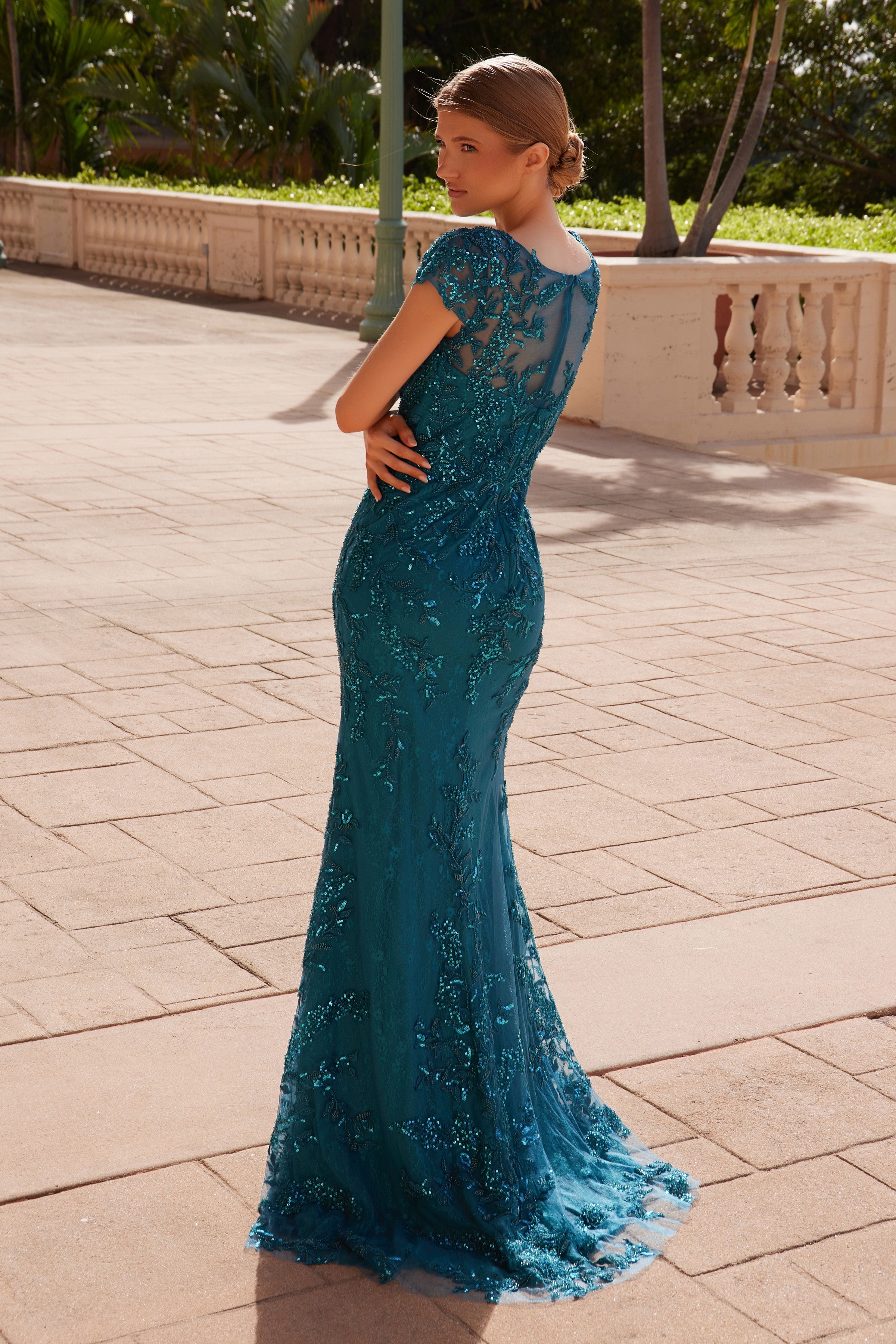 Vestido de manga corta con apliques impresionantes Anabel MT110 de Nox