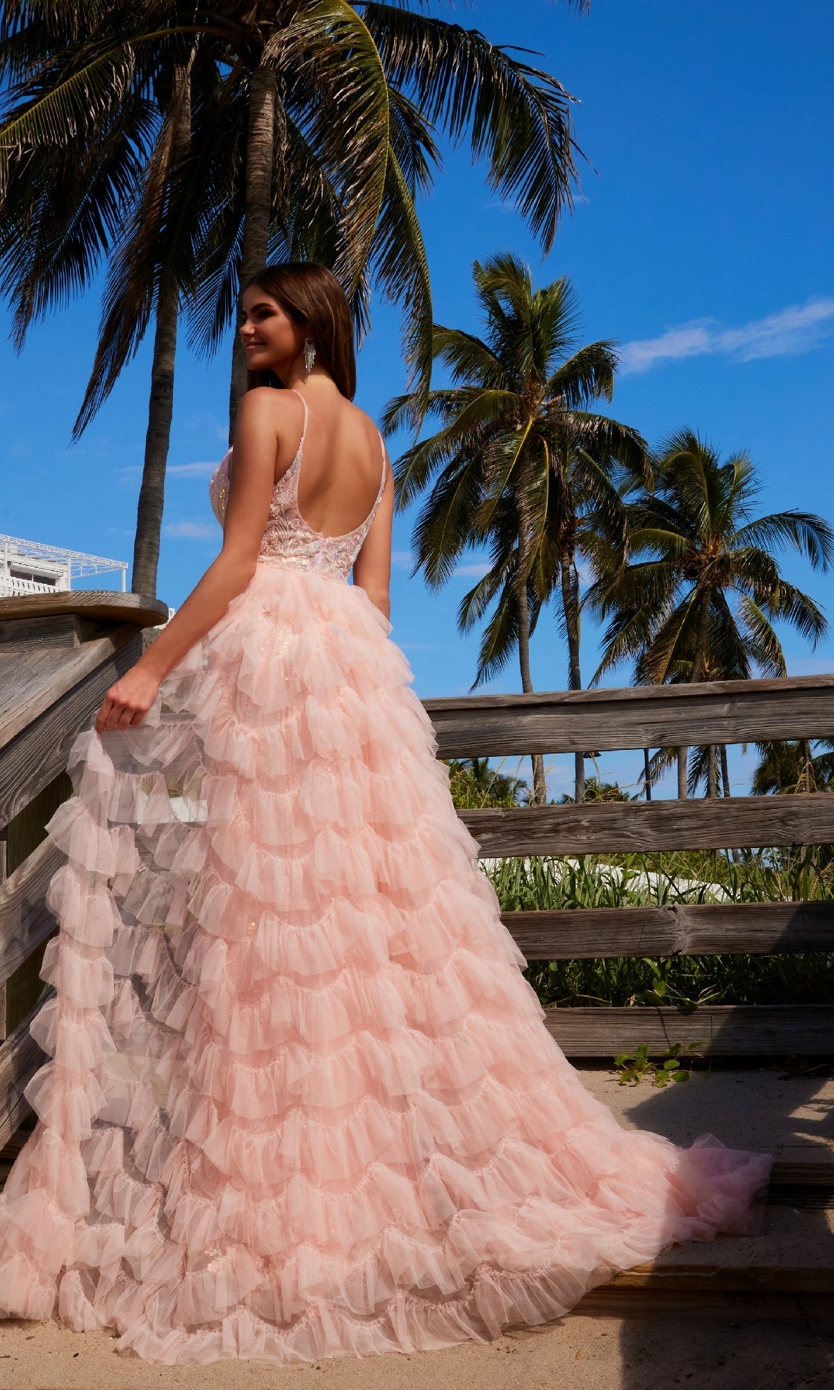 Vestido de fiesta largo con volantes y cuentas Nox Anabel Q1542