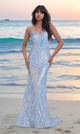 Vestido de fiesta largo con lentejuelas iridiscentes: elegante y ajustado