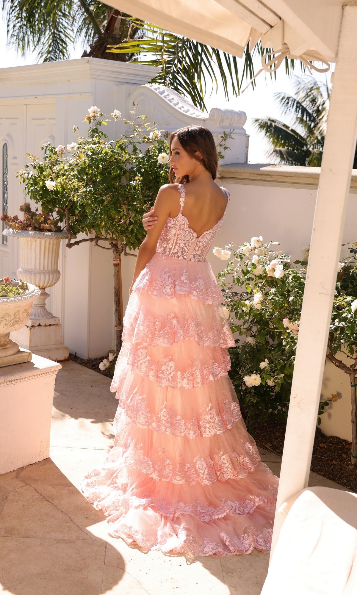 Vestido de fiesta de encaje con hombros descubiertos de Nox Anabel R1299