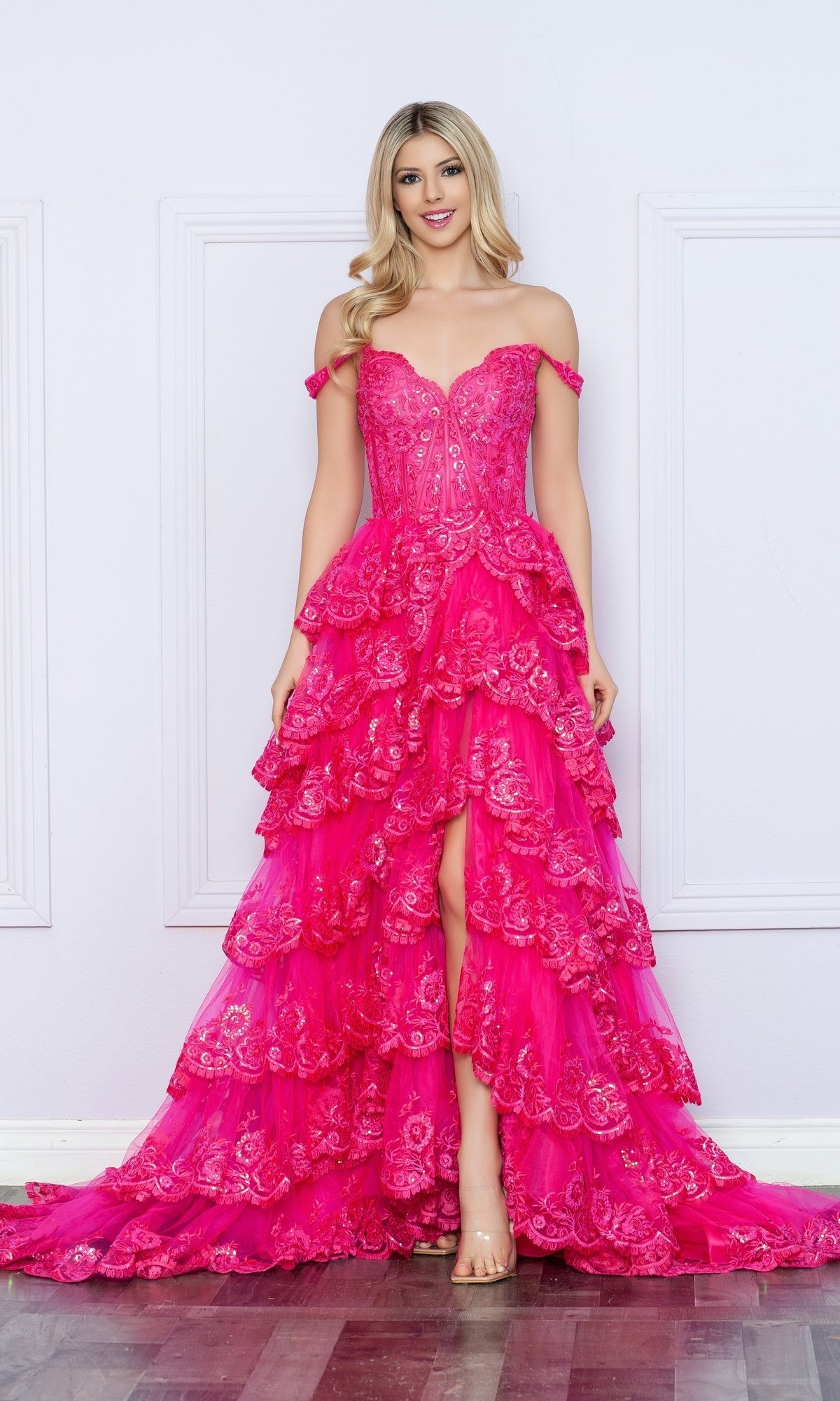 Vestido de fiesta de encaje con hombros descubiertos de Nox Anabel R1299