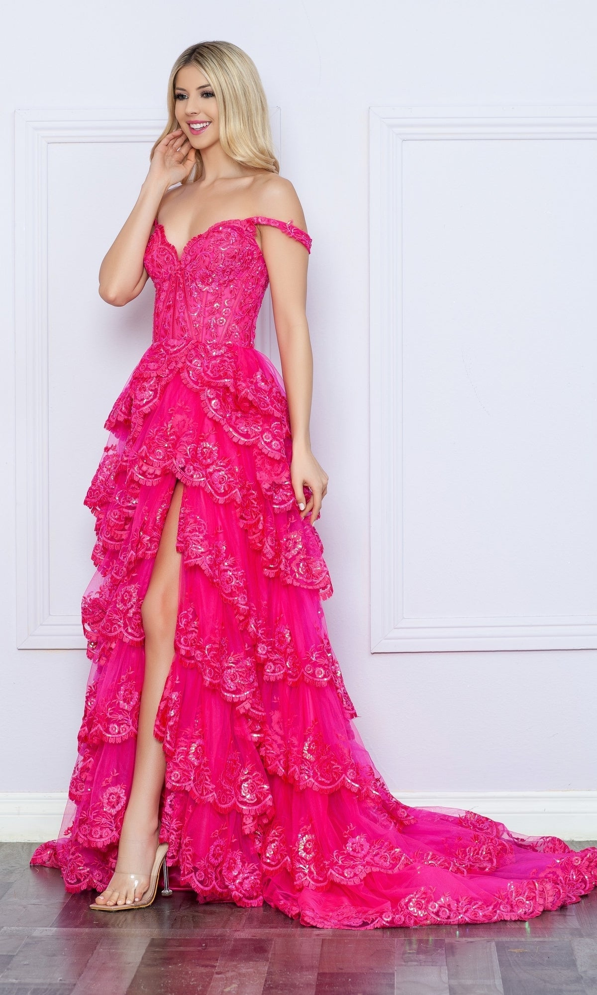Vestido de fiesta de encaje con hombros descubiertos de Nox Anabel R1299