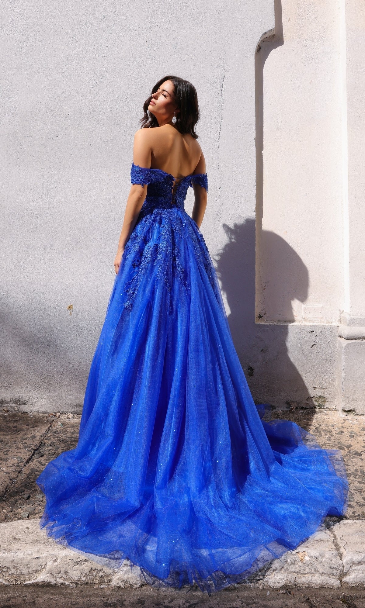 Impresionante vestido de fiesta de tul con hombros descubiertos R1303