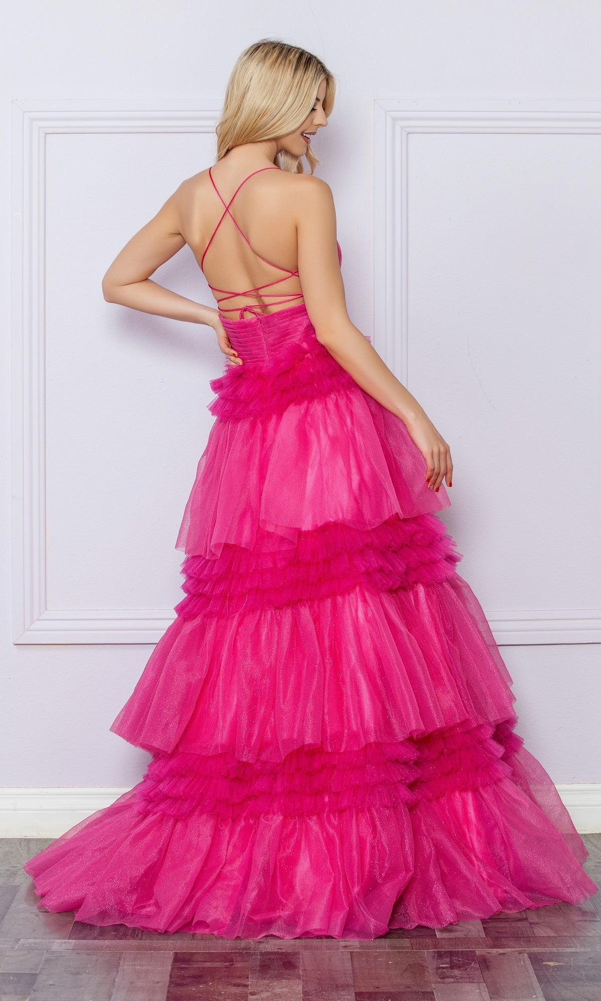 Vestido de fiesta con volantes y purpurina de Nox Anabel R1316
