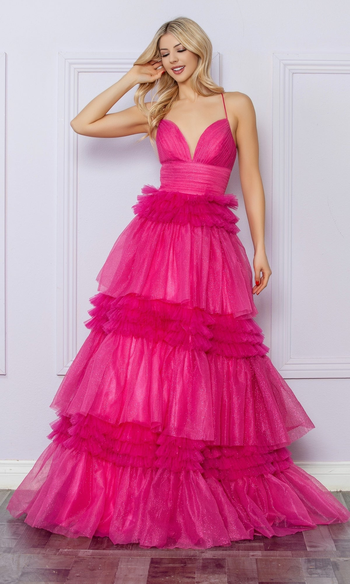 Vestido de fiesta con volantes y purpurina de Nox Anabel R1316