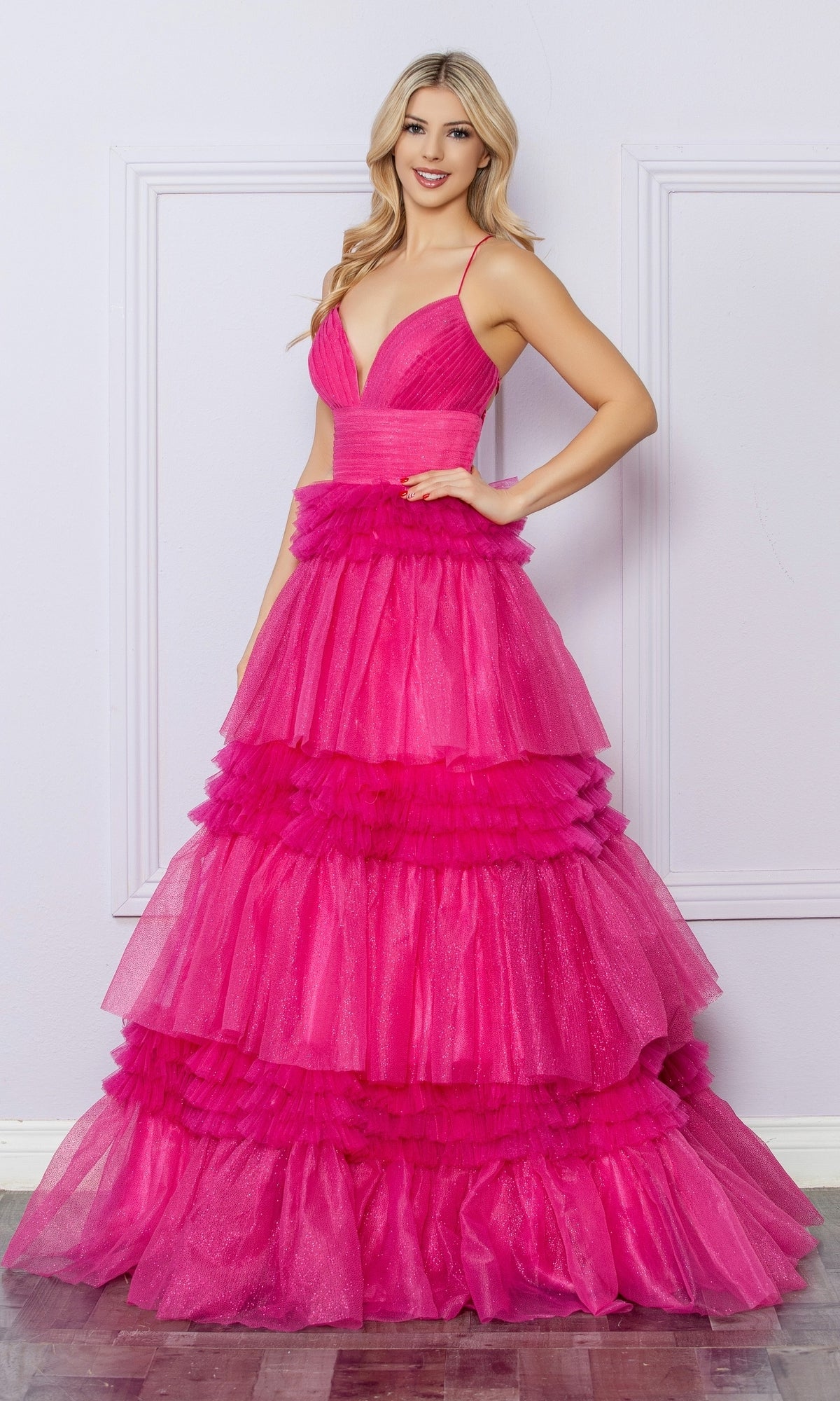 Vestido de fiesta con volantes y purpurina de Nox Anabel R1316