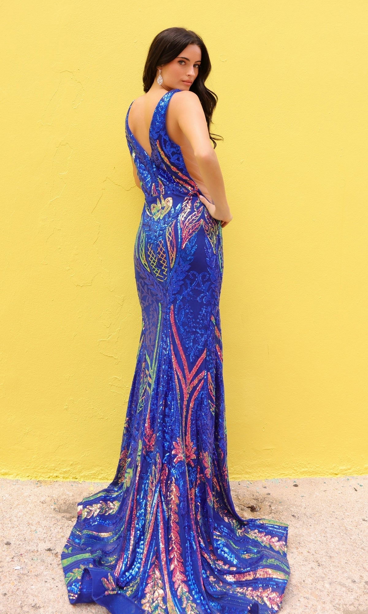 Vestido de fiesta largo con lentejuelas azules y laterales transparentes R1402