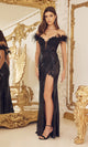Vestido de lentejuelas con hombros descubiertos y tirantes de plumas de lujo