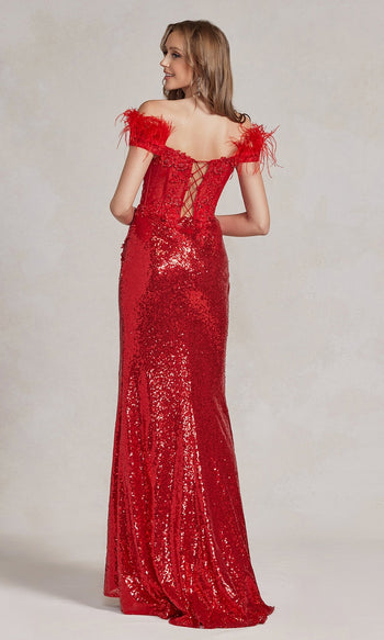 Vestido de lentejuelas con hombros descubiertos y tirantes de plumas de lujo