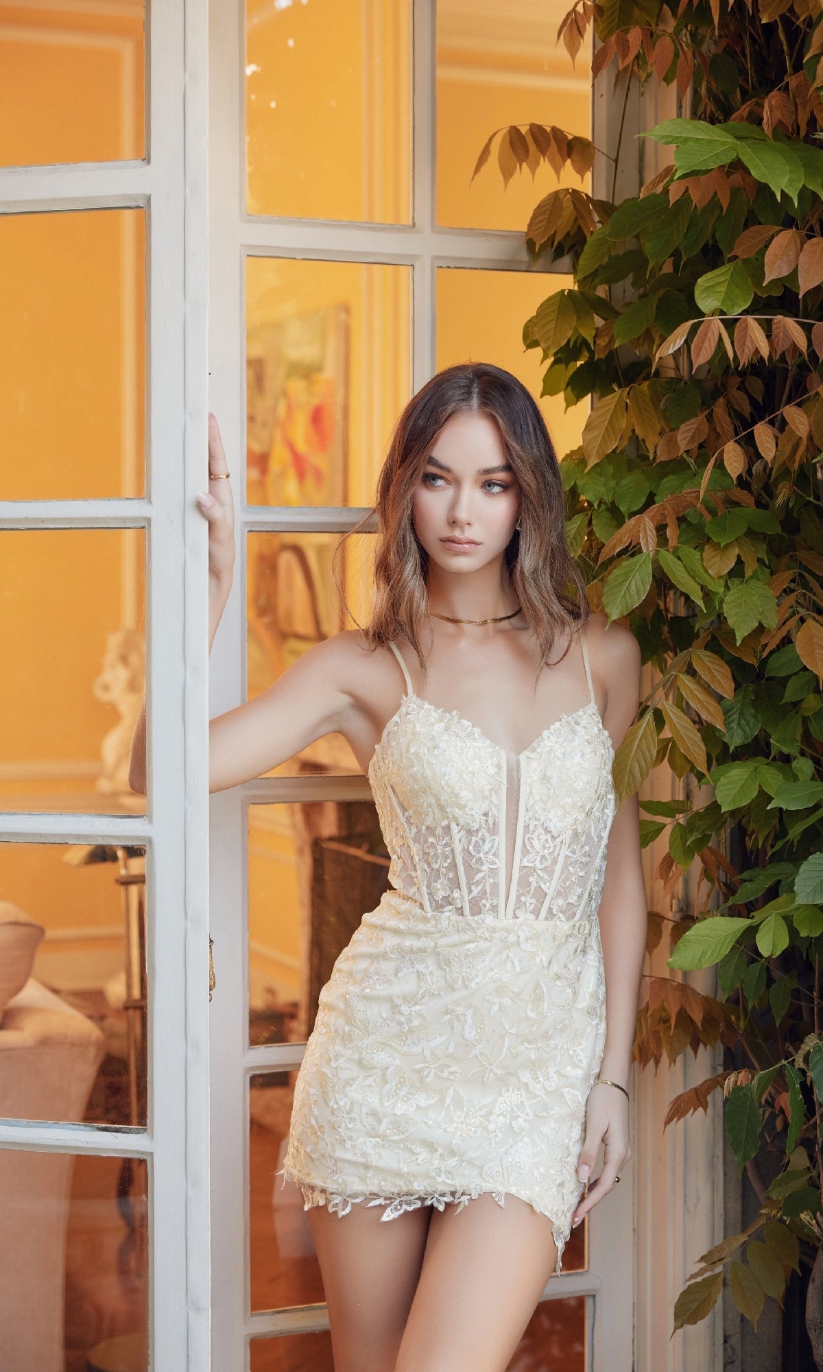 Vestido corto amarillo Nox Anabel S848 para el regreso a casa