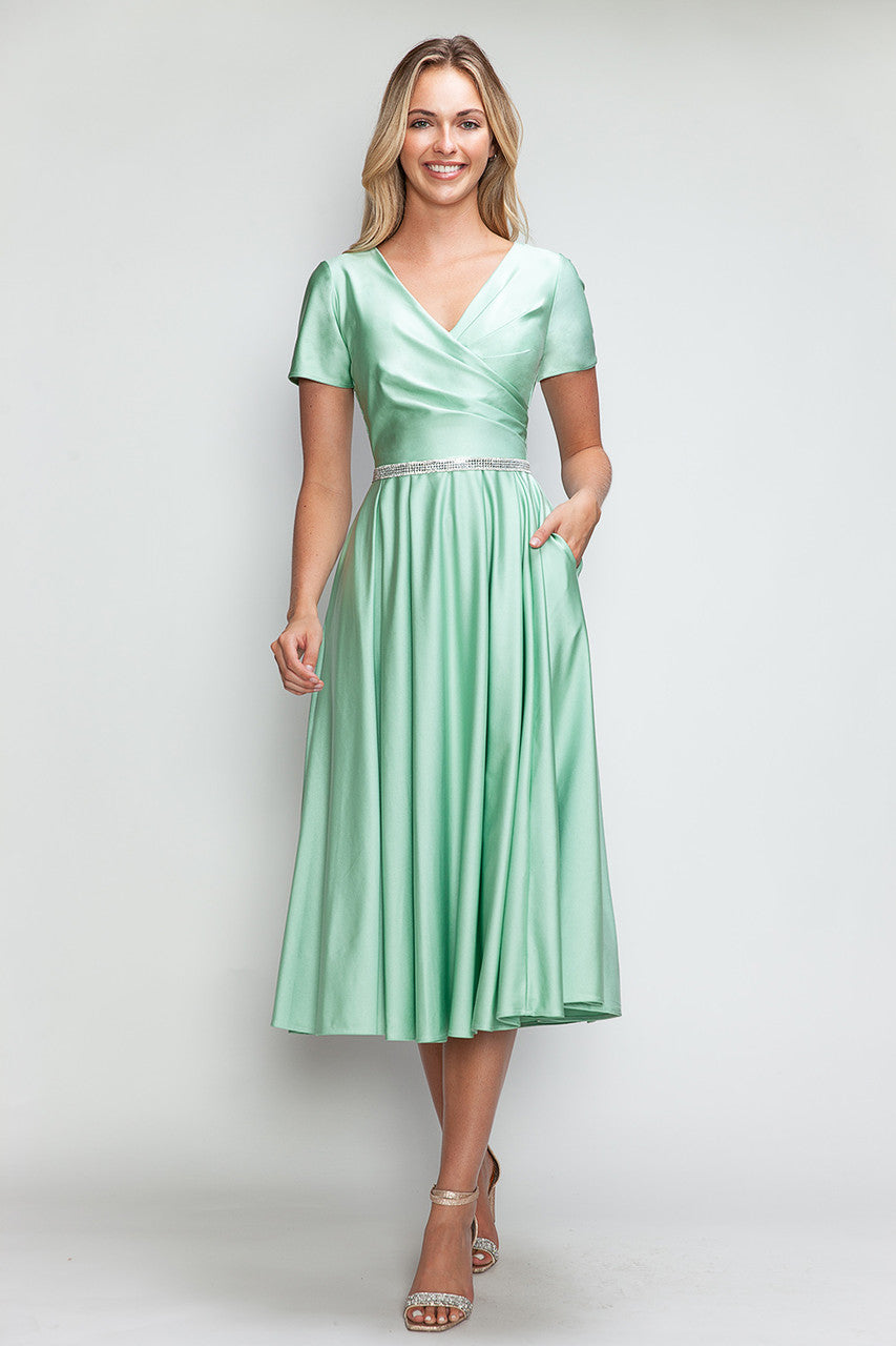 Vestido de cóctel midi Lenovia 5274 con escote en V, manga corta y cintura de diamantes de imitación. Ideal para bodas y eventos formales.