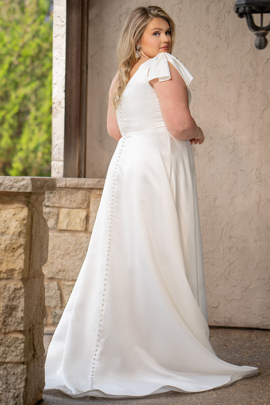 Sydney's Closet Ivory Wedding Dress