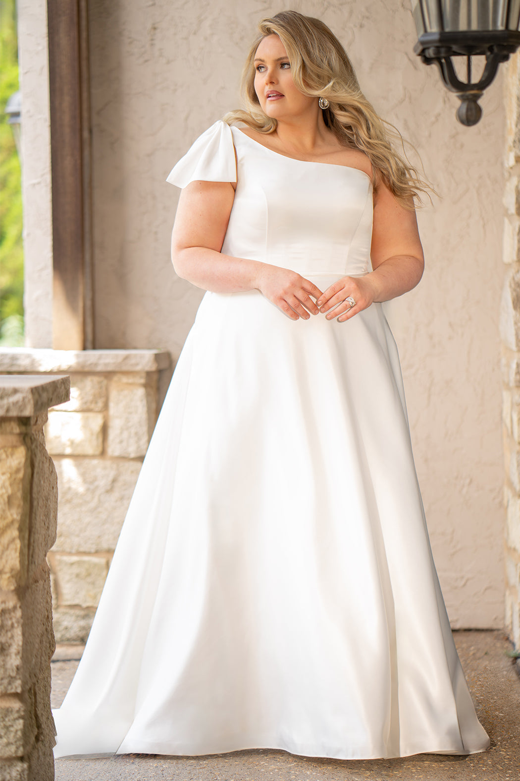 Sydney's Closet Ivory Wedding Dress