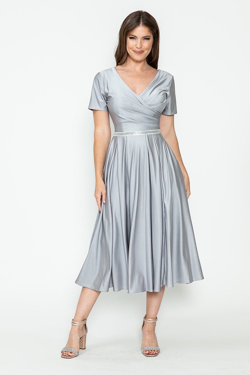 Vestido de cóctel midi Lenovia 5274 con escote en V, manga corta y cintura de diamantes de imitación. Ideal para bodas y eventos formales.