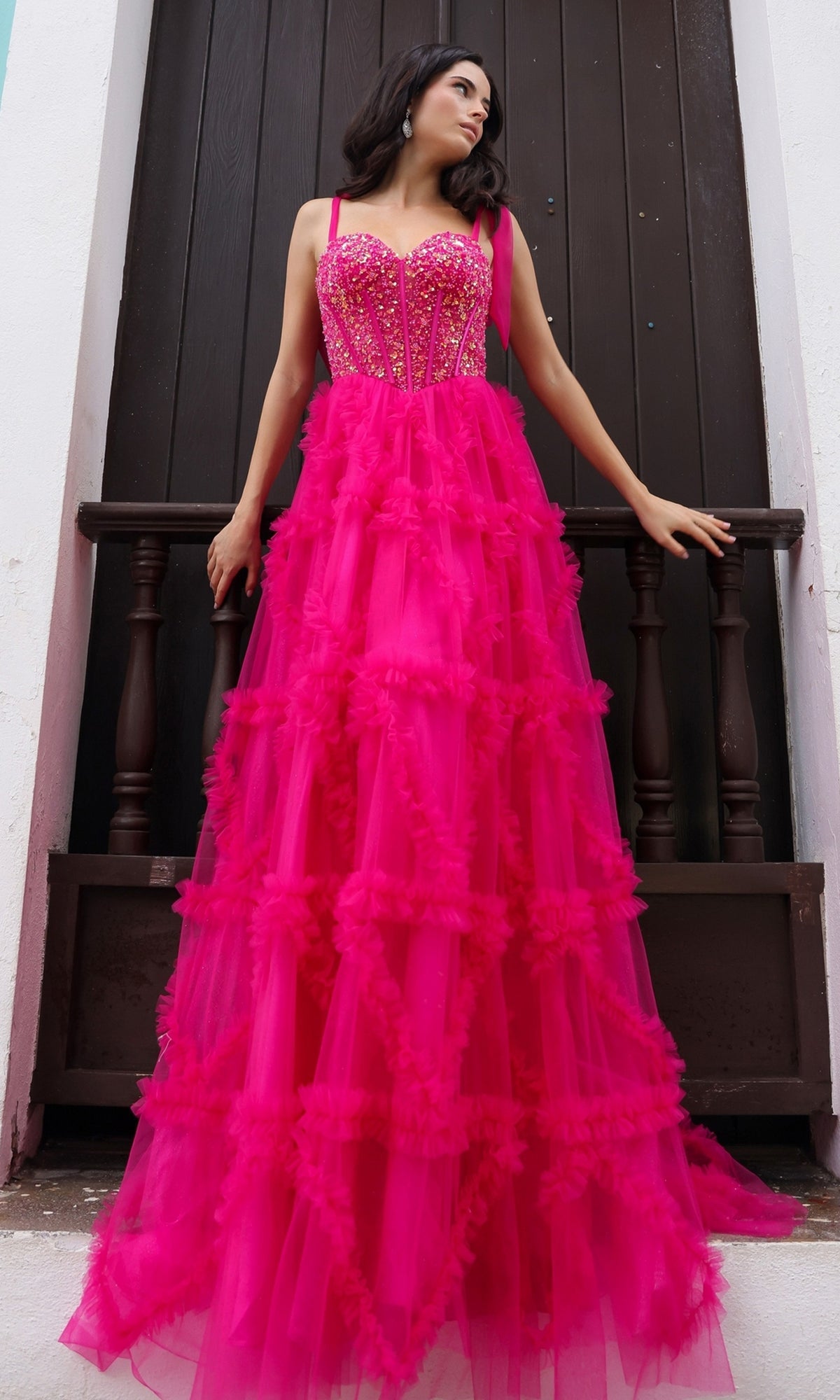 Vestido de fiesta largo con volantes y lazos en los hombros | Nox Anabel, estilo T1340
