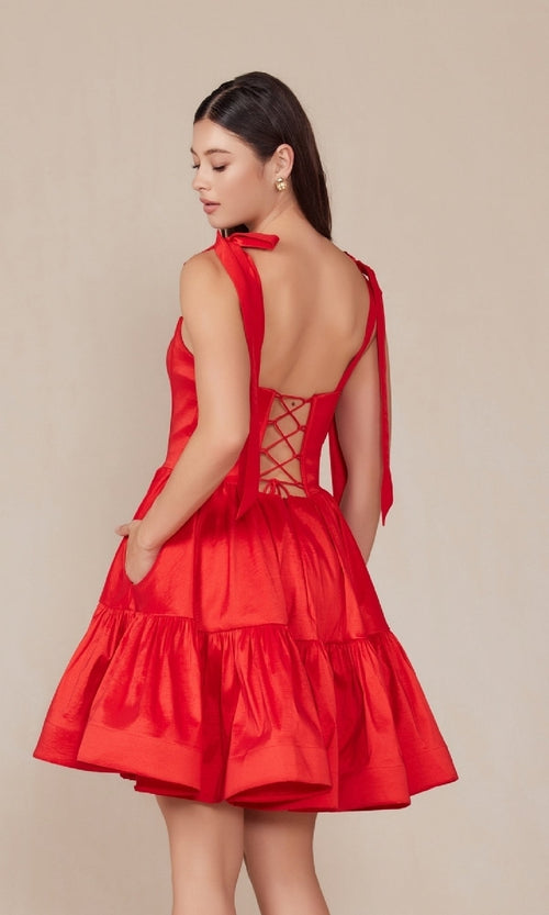 T869 Vestido corto de fiesta de corte A con hombros anudados y corsé