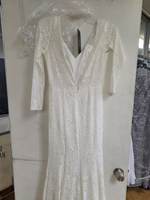 Clearance Ivory Size XS Simple Long Sleeve Lace Wedding Dress By Eva USA 3407