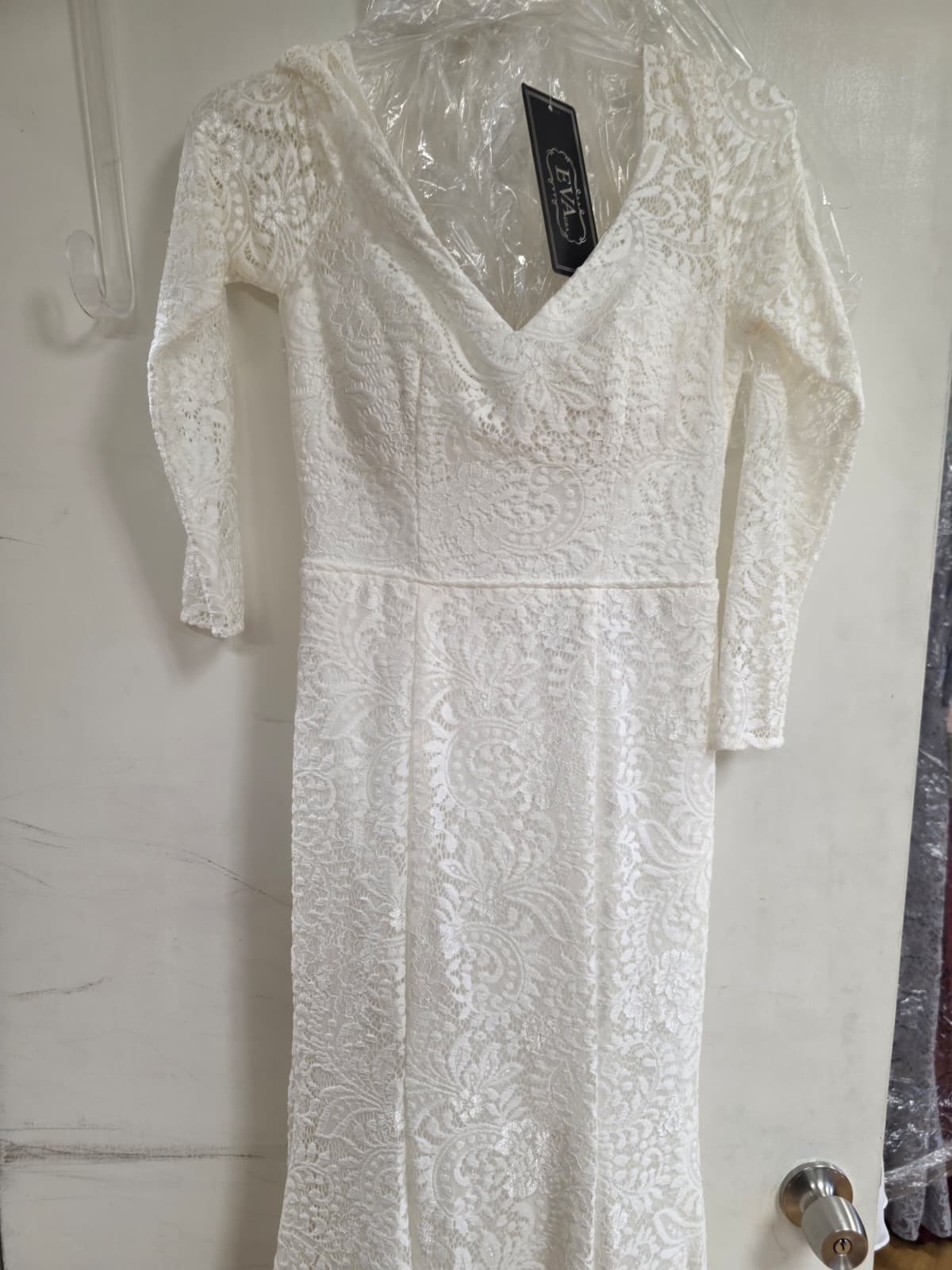 Clearance Ivory Size XS Simple Long Sleeve Lace Wedding Dress By Eva USA 3407