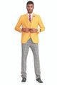 Traje de verano para hombre con chaleco de dos botones en amarillo canario y pantalones a cuadros grises y amarillos.