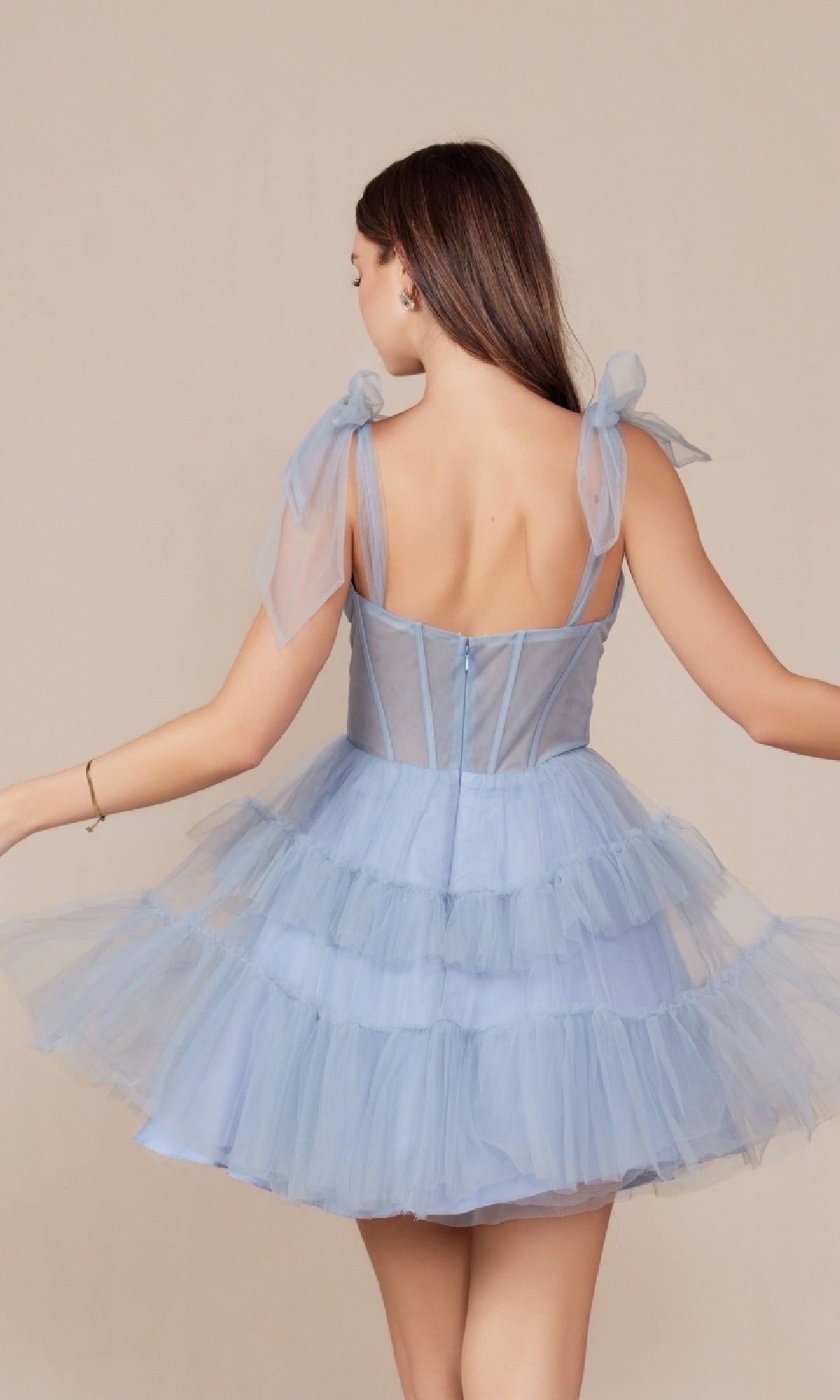 Vestido corto estilo hoco Y858 con lazo en los hombros y volantes