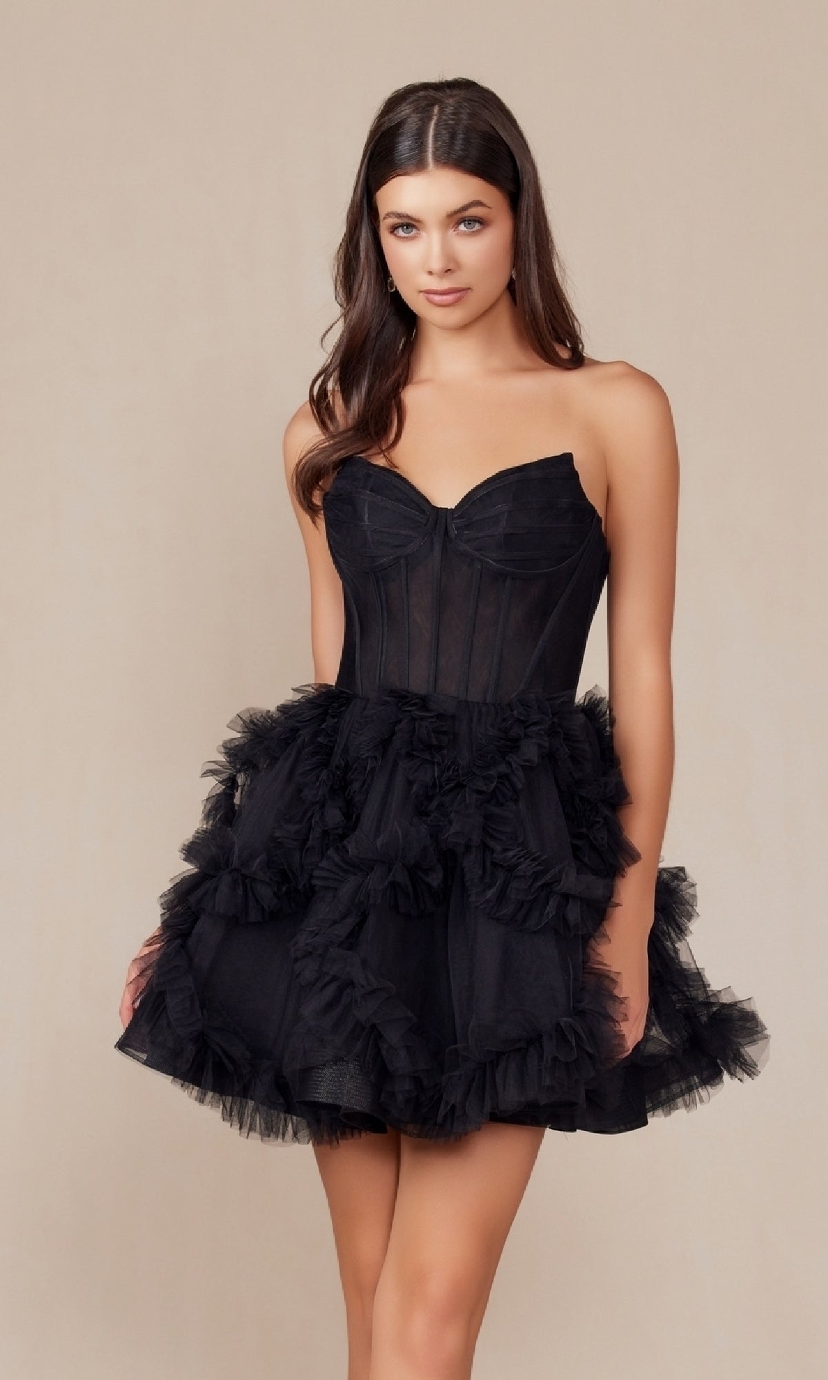 Vestido corto de fiesta sin tirantes con volantes Y859