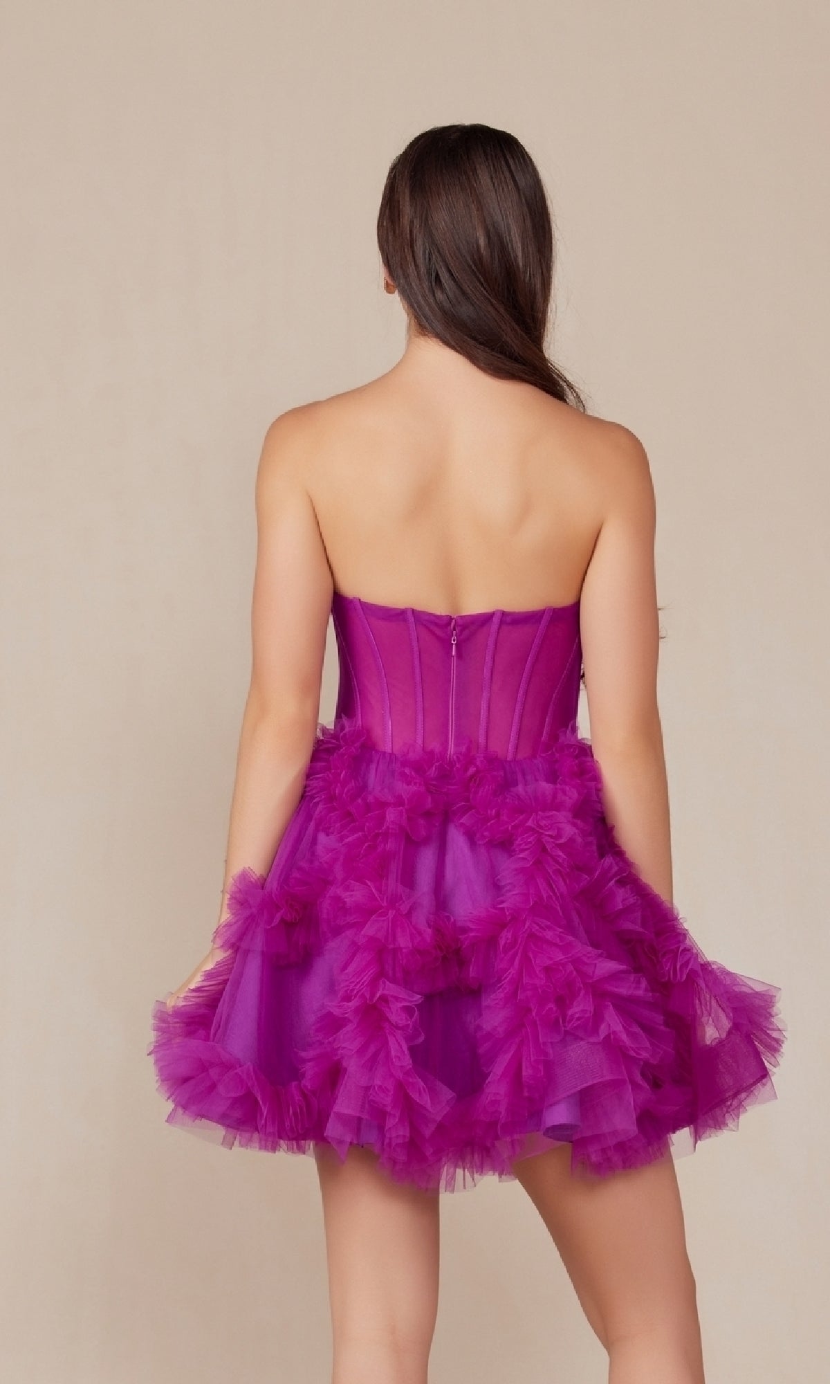 Vestido corto de fiesta sin tirantes con volantes Y859
