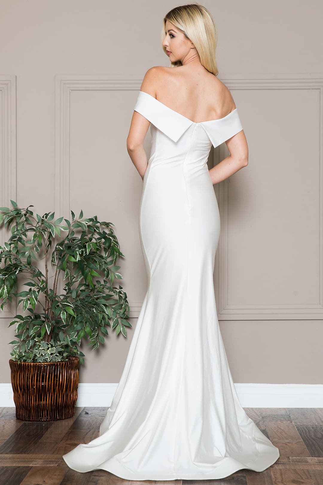 Pin by Julia Howell on Wedding | Long sleeve bridal gown, Wedding dresses  mermaid bling, Bling wedding dress