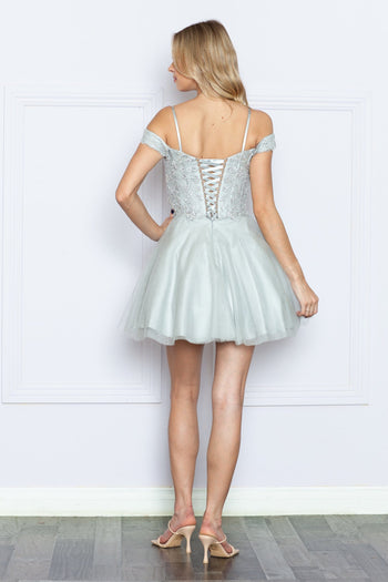 Vestido corto con apliques y hombros descubiertos de Poly USA 9234