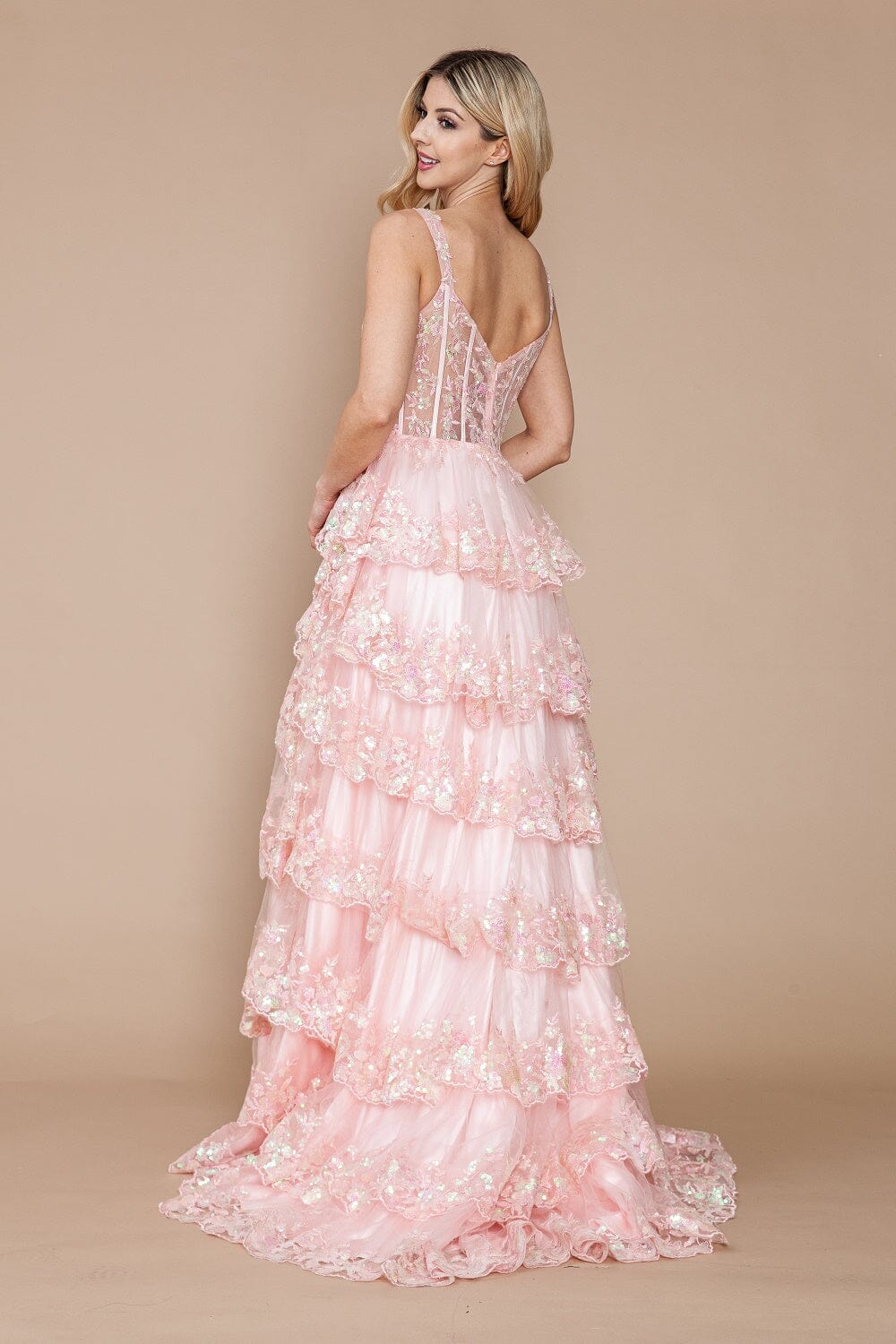 Vestido sin mangas con aberturas en capas y apliques de Poly USA 9410