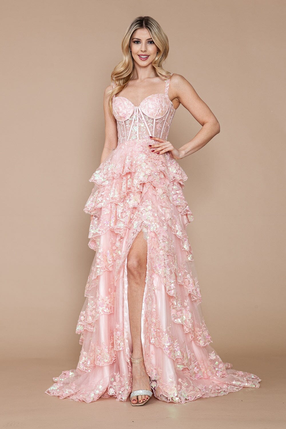 Vestido sin mangas con aberturas en capas y apliques de Poly USA 9410